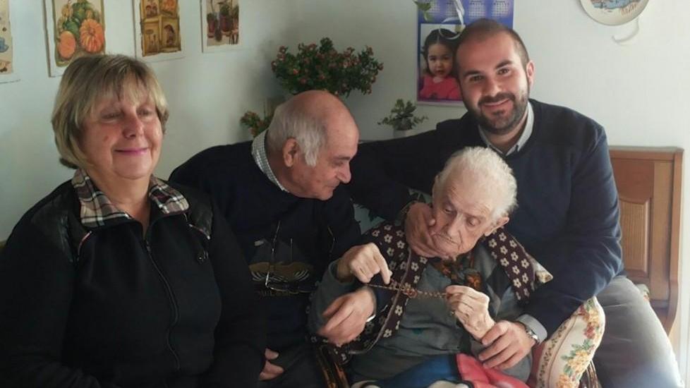 Antonietta Pitturru con la famiglia festeggia i 103 anni