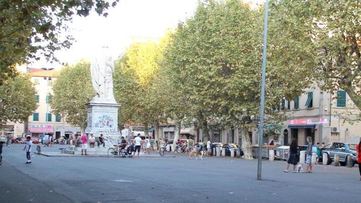 Un mercato del martedì in piazza XX Settembre