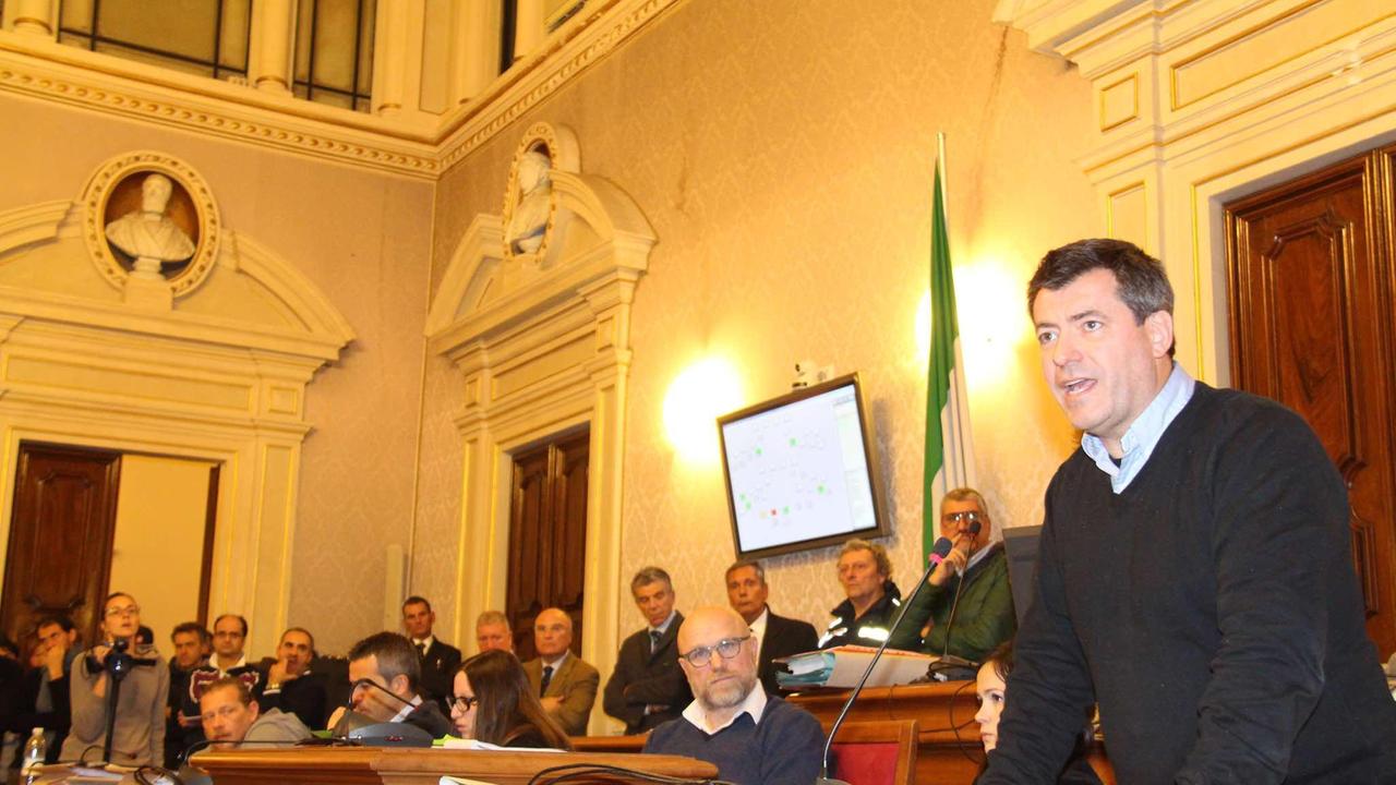 Il sindaco toglie le deleghe all'assessore Gordiani