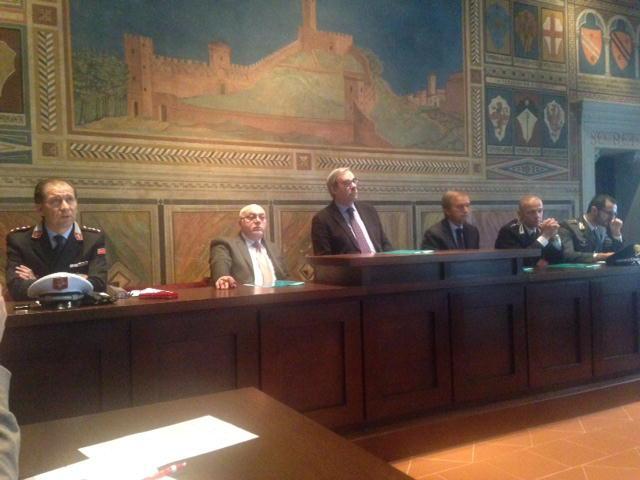 Un momento della firma dell'accordo