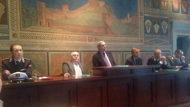 Un momento della firma dell'accordo