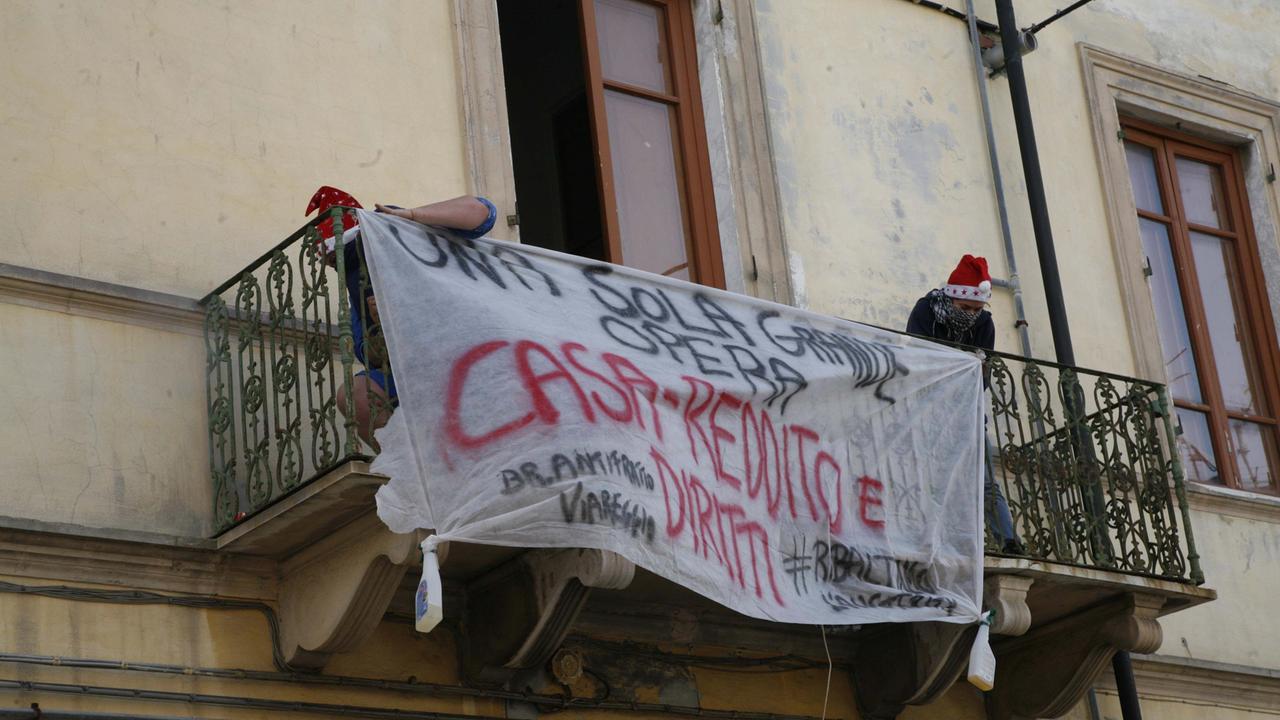Le case di via Matteotti a Viareggio