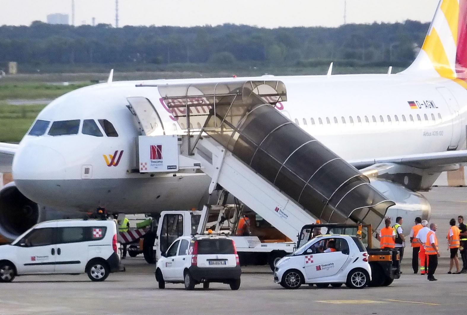 La pista dell'aeroporto di Pisa (foto d'archivio)