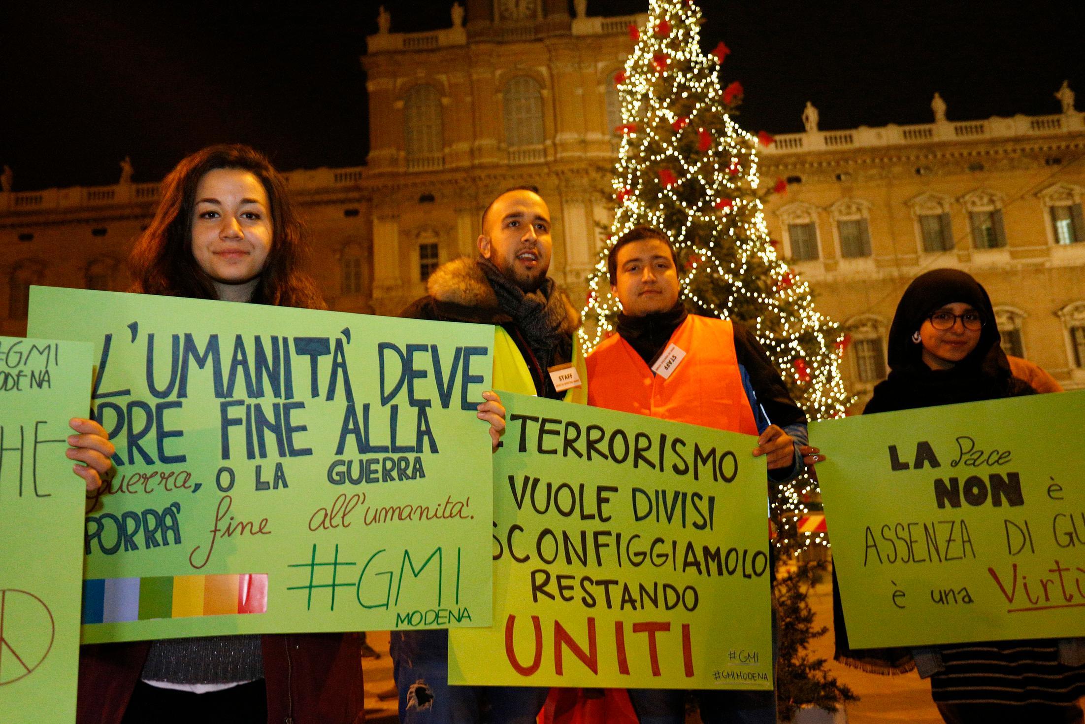 Modena in piazza contro il terrorismo con i Giovani Musulmani