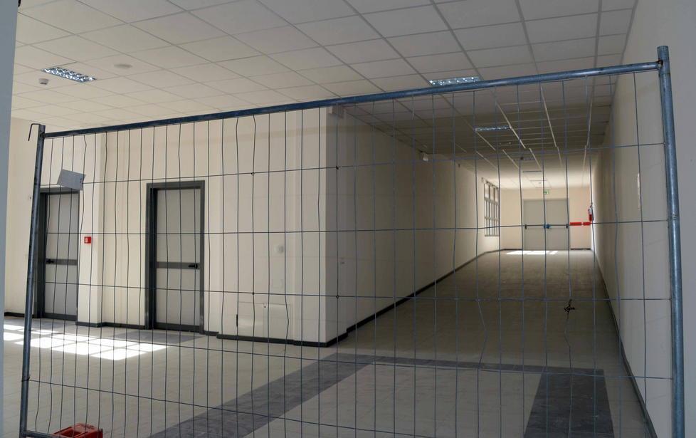 Palestra finita nel 2012, però mai aperta 