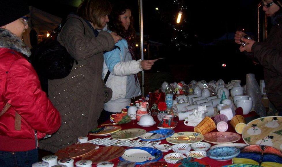 Apre il Palaghiaccio Luminaria natalizia nel centro di Aulla
