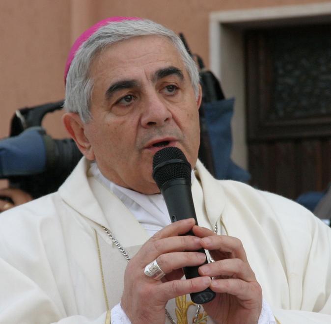 Padre Atzei stupito: così si creano muri, non ponti tra culture 