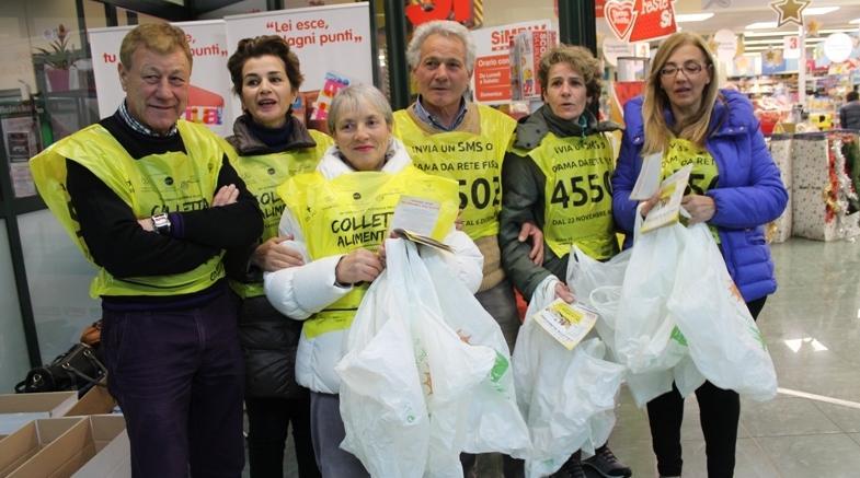 Nei carrelli c’è la spesa del cuore 