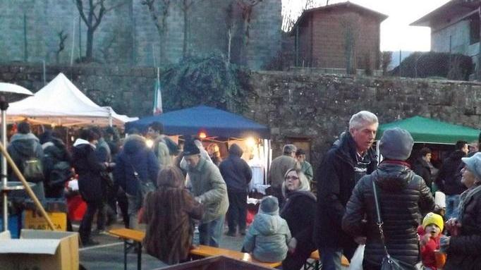 A Gombola primo mercatino dedicato al Natale