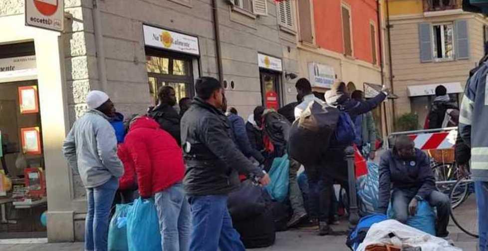Rissa tra ambulanti ora lite tra M5S e Pd 