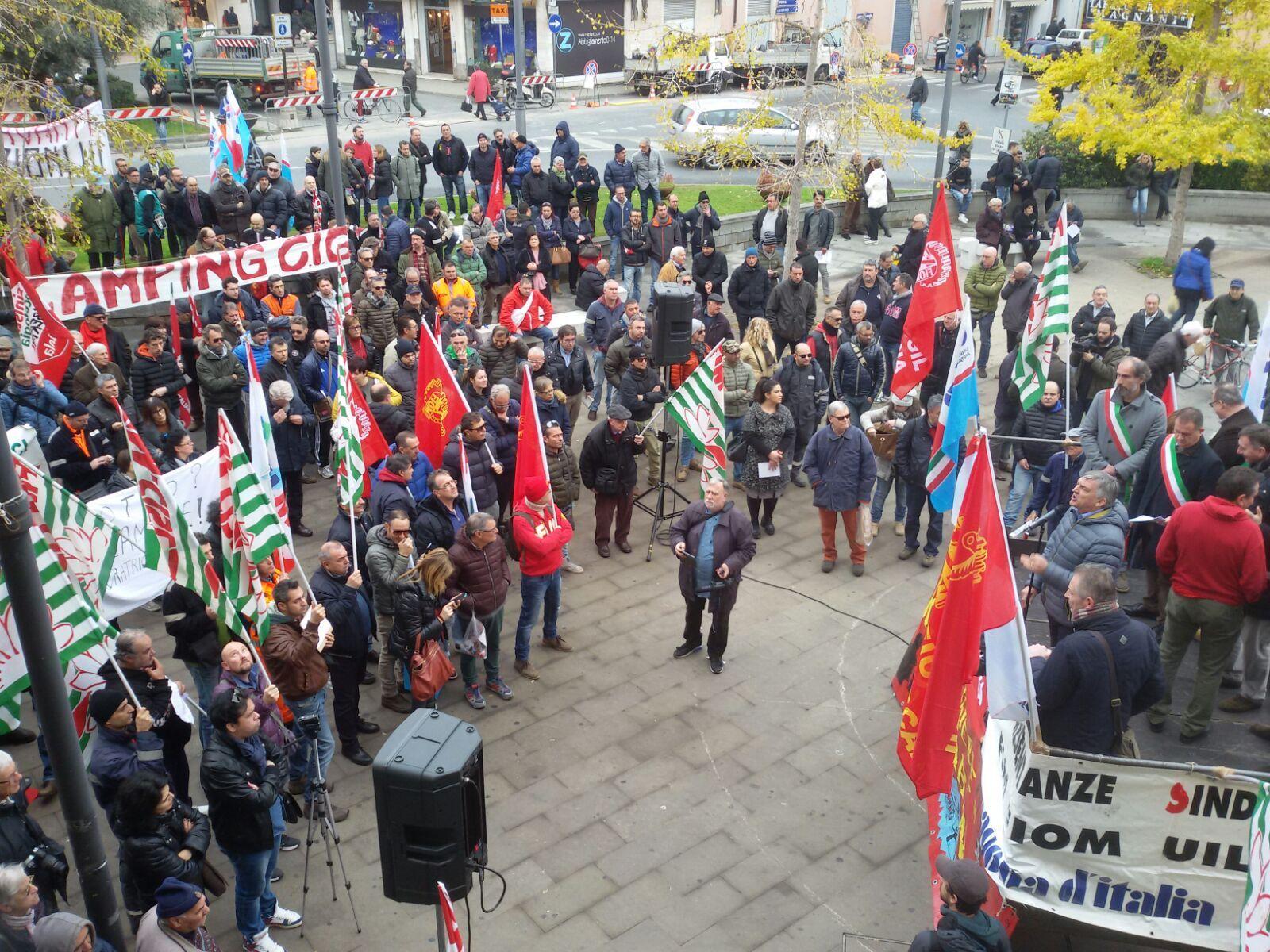 Un momento della manifestazione a Piombino (foto Paolo Barlettani)