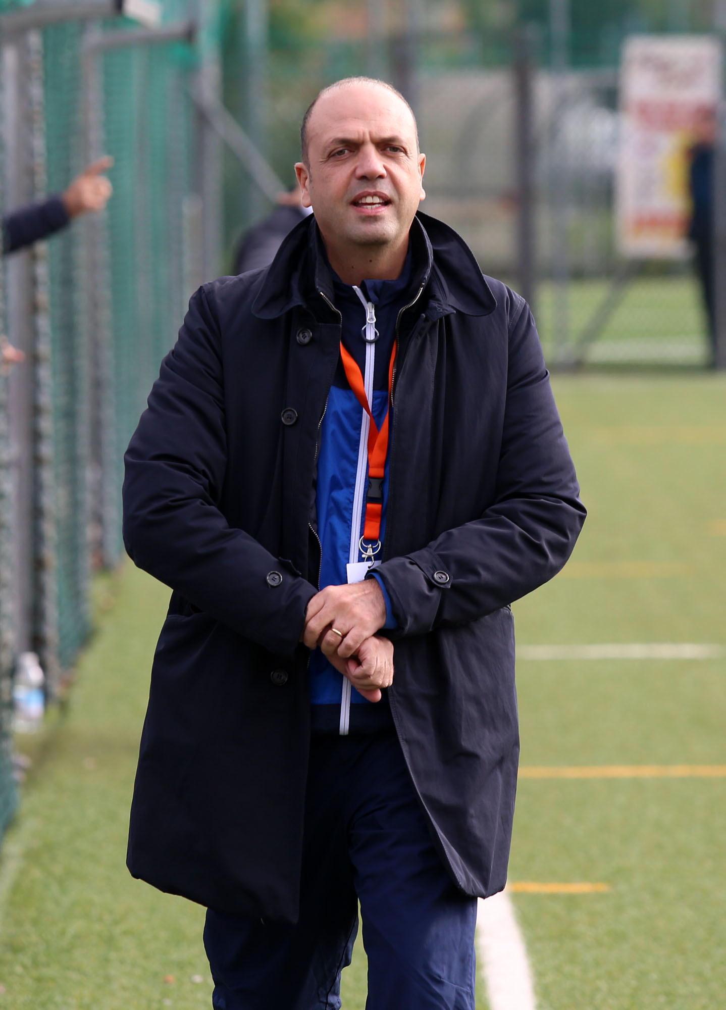 Un'immagine del ministro Angelino Alfano durante una sua visita a Montecatini nel 2014 (Foto Nucci)
