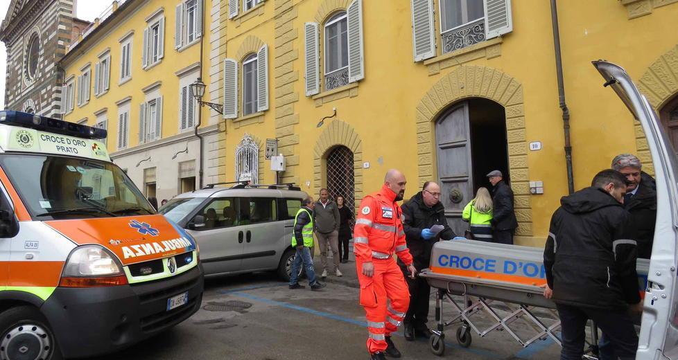 Si uccide nel chiostro della chiesa 