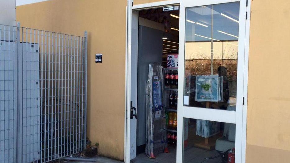 Furto di notte al Conad scassinata la cassaforte