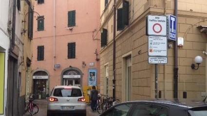 In quattro contro il bilancio Attacco su turismo e varchi