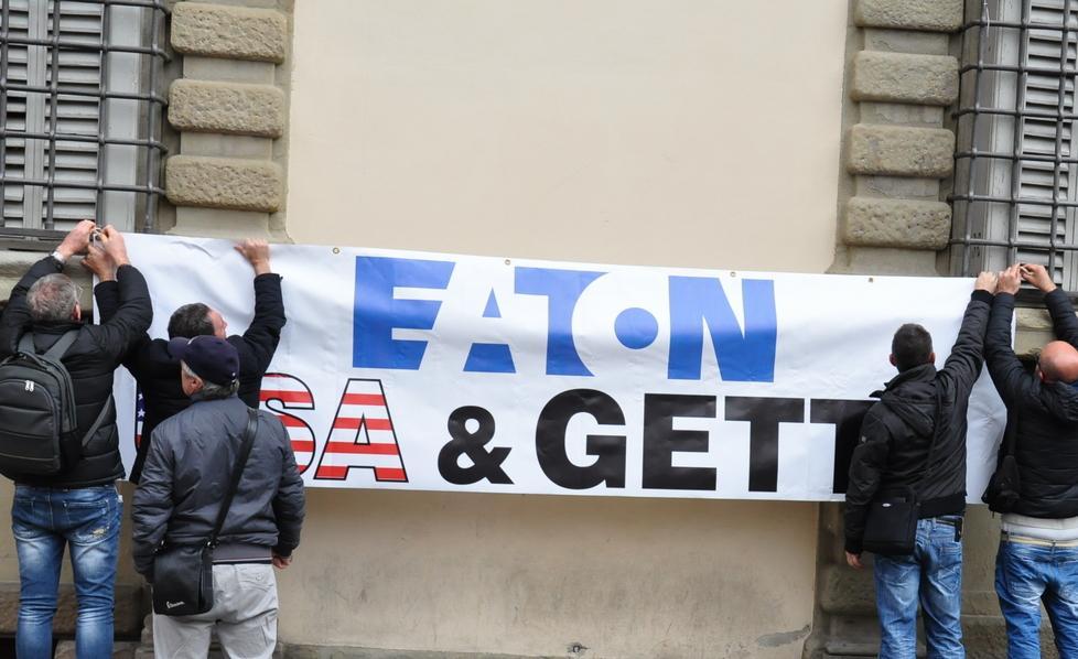 Gli ex operai Eaton protestano a Firenze 