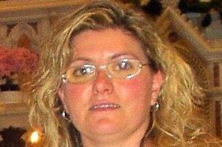 Muore a 48 anni madre di tre figli 