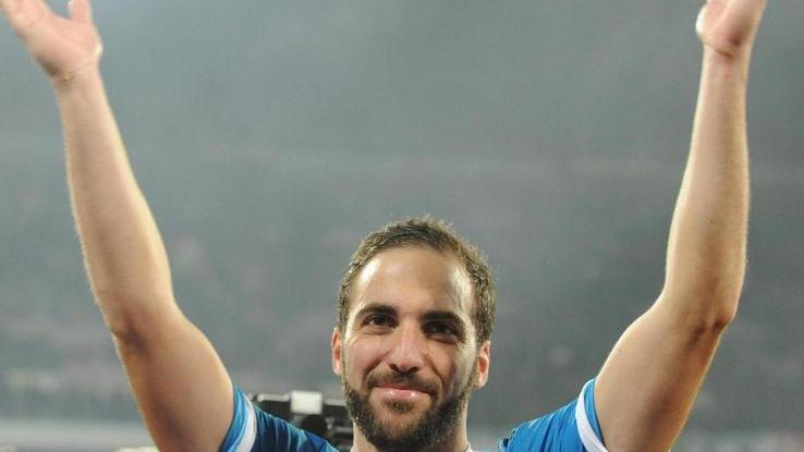 Il Napoli corre da solo con i gol di Speedy Gonzalo