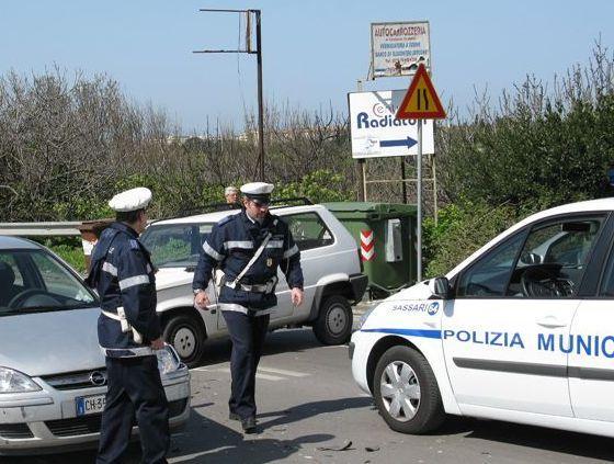 Ubriaco e nell’auto senza assicurazione: ritirata la patente