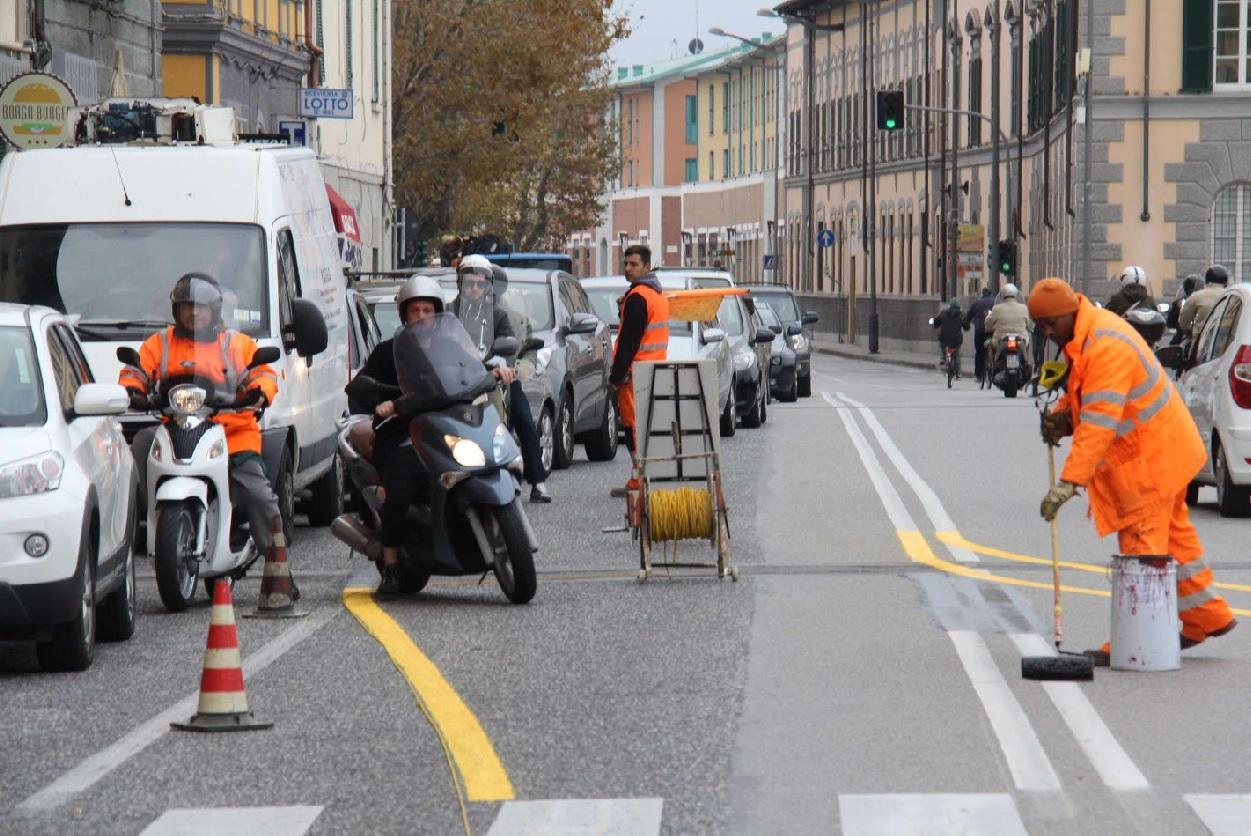 Scali Novi Lena, veicoli in coda per i lavori per la nuova rotatoria (Repetti Pentafoto)