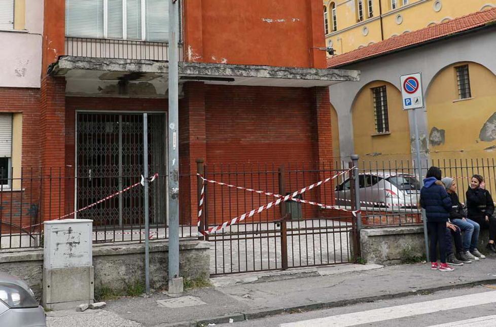 Massa, rischio crollo, chiuso l’ingresso dell'alberghiero al Toniolo 