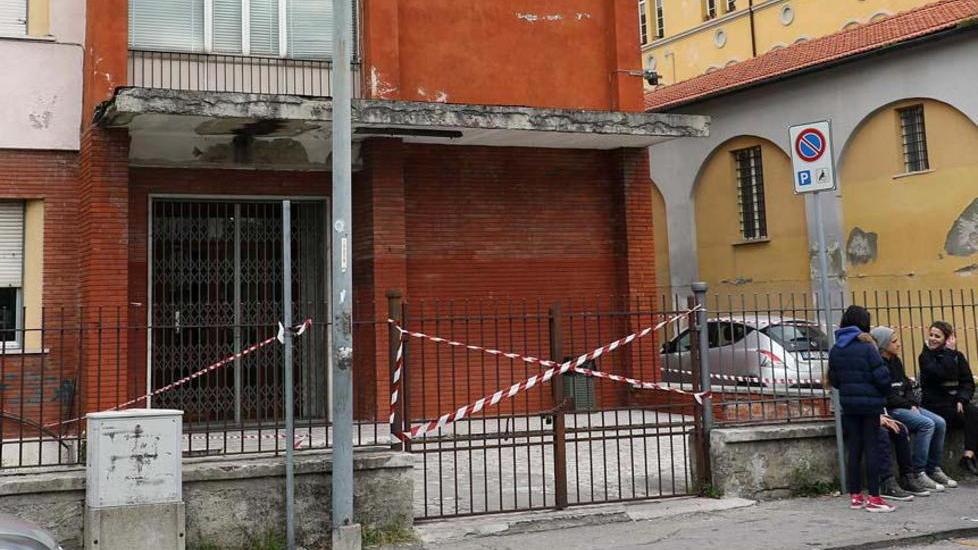 Massa, rischio crollo, chiuso l’ingresso dell'alberghiero al Toniolo