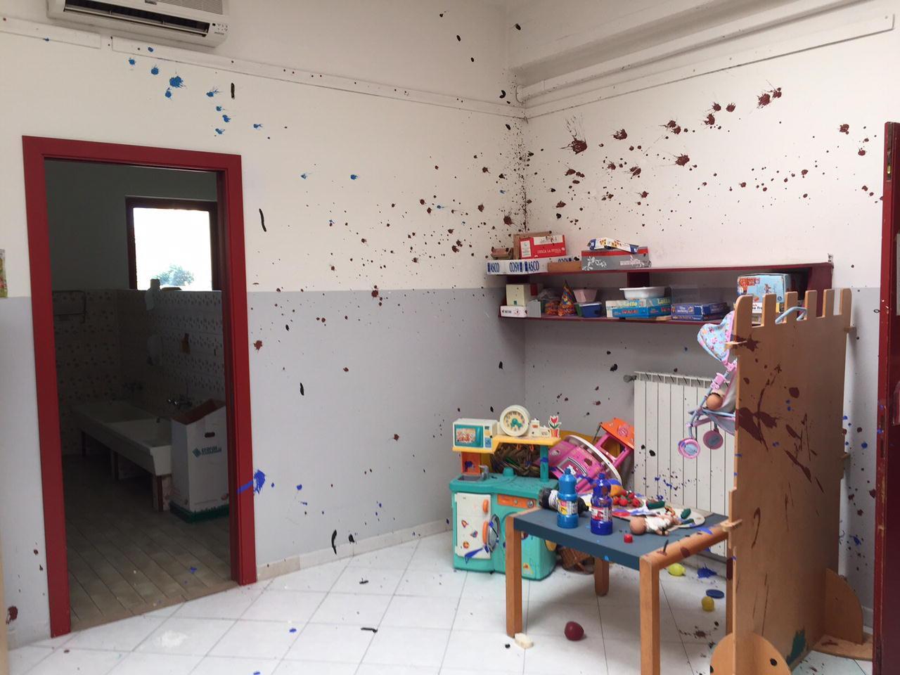 I vandalismi all'interno della scuola Il Panda