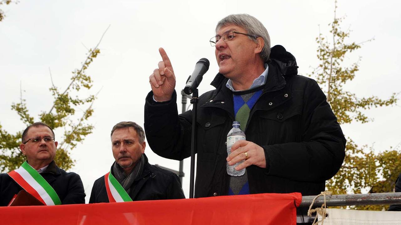 Landini parla in piazza (foto Paolo Barlettani)