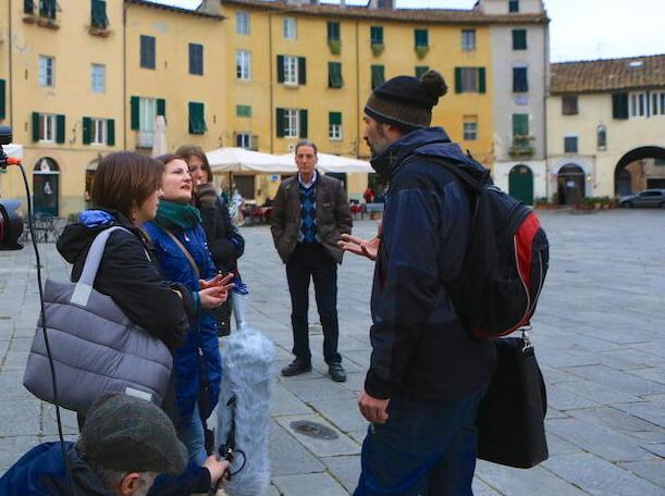 In piazza Anfiteatro arriva un maxialbero di Natale 