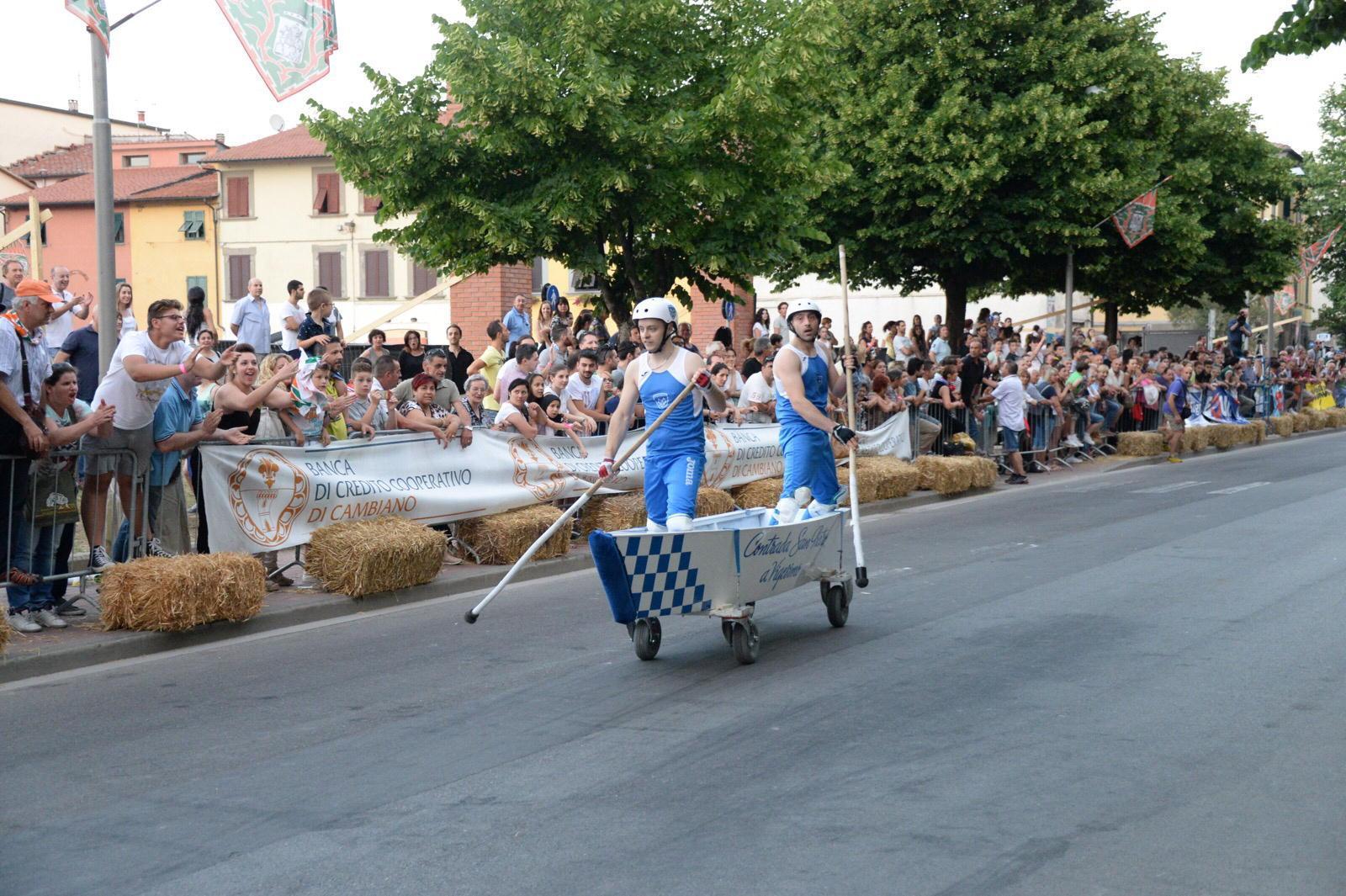 Un momento della scorsa edizione del Palio dei barchini (Foto Franco Silvi)