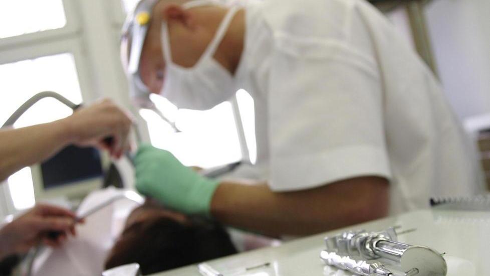 Disabile col mal di denti? L’intervento è fra un anno