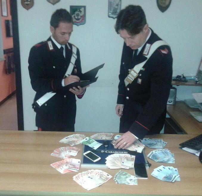 Trovato con il bottino di due scippi 