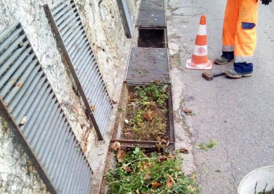 Ripulite le griglie di via Ninci 