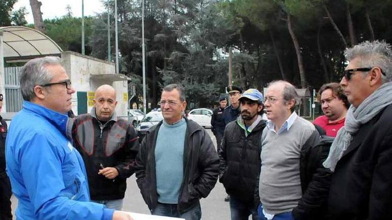 Carrarese, stipendi e gare salve