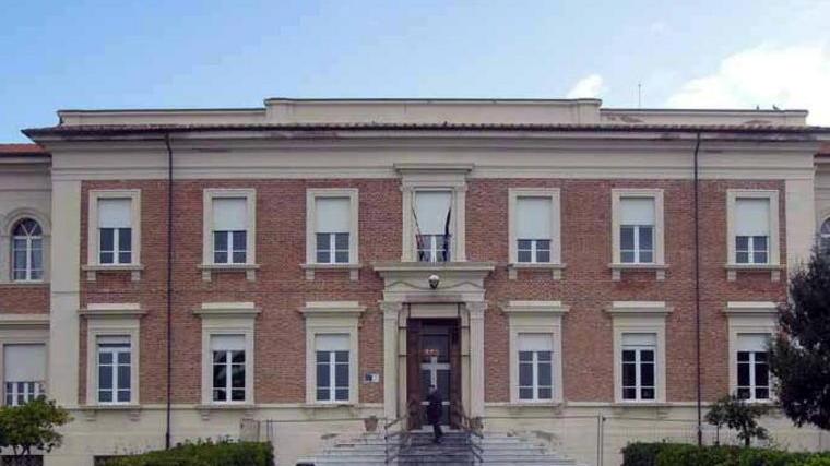Si rompe tubo del gas l’Alberghiero a Marina rimane senza cucina
