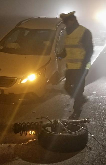 Renazzo, nella nebbia il frontale tra due auto 