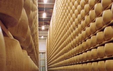 Parmigiano Reggiano, scorte in flessione 