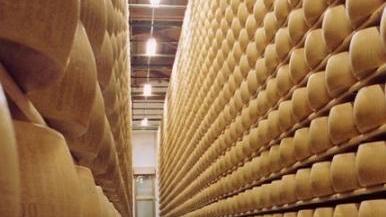 Parmigiano Reggiano, scorte in flessione