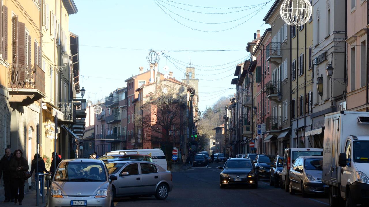 Il centro di Pavullo addobbato petr il Natale
