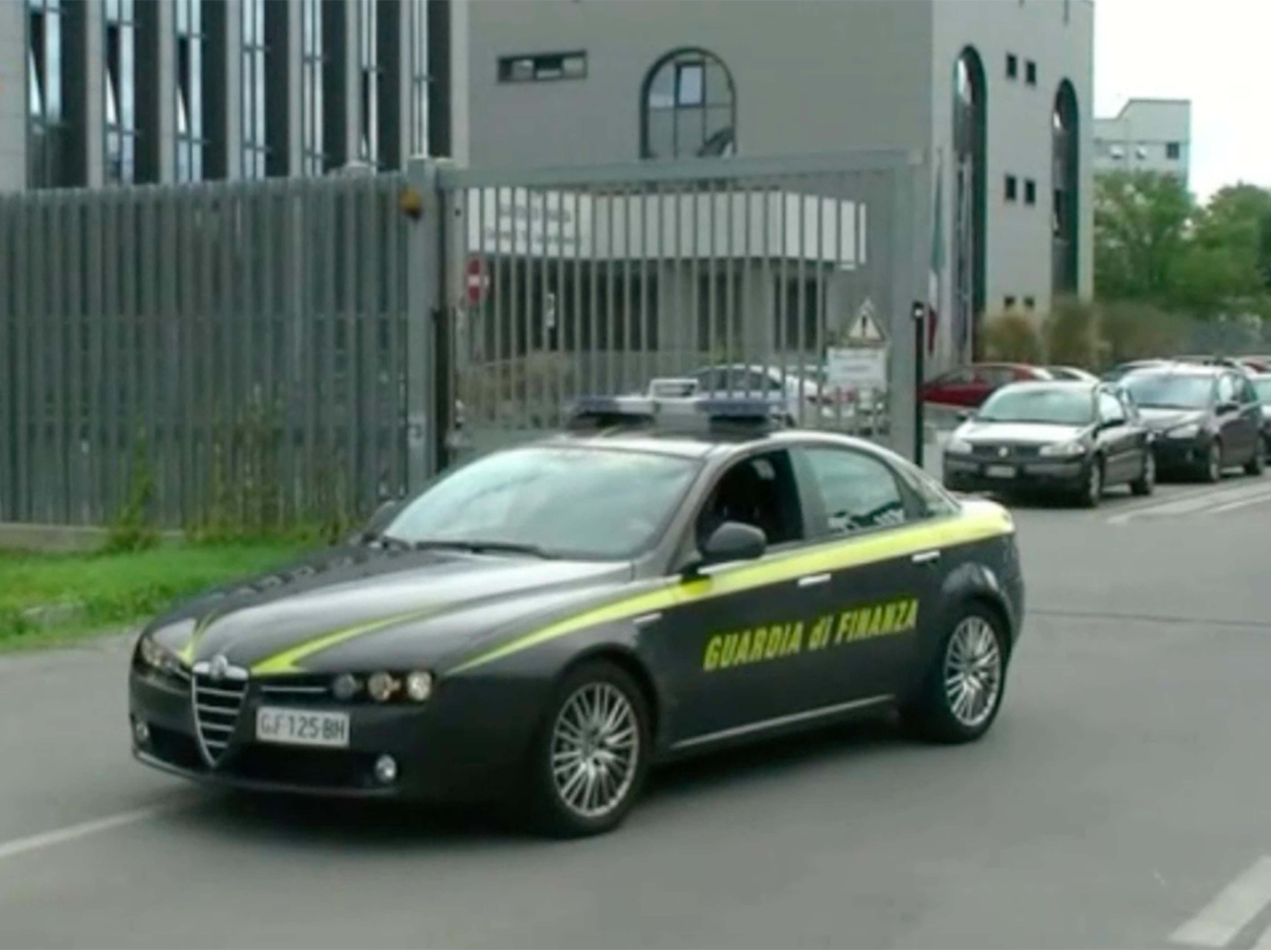 Maxi evasione internazionale, calzaturificio lucchese nei guai