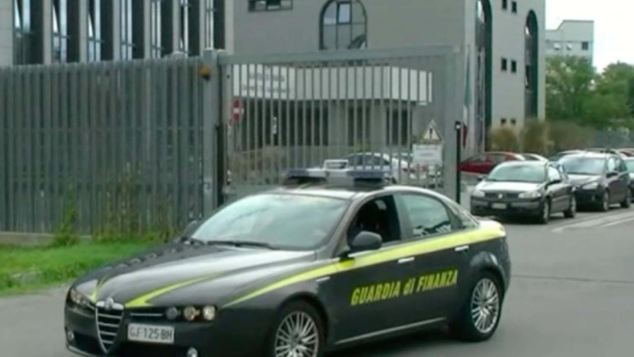 Maxi evasione internazionale, calzaturificio lucchese nei guai