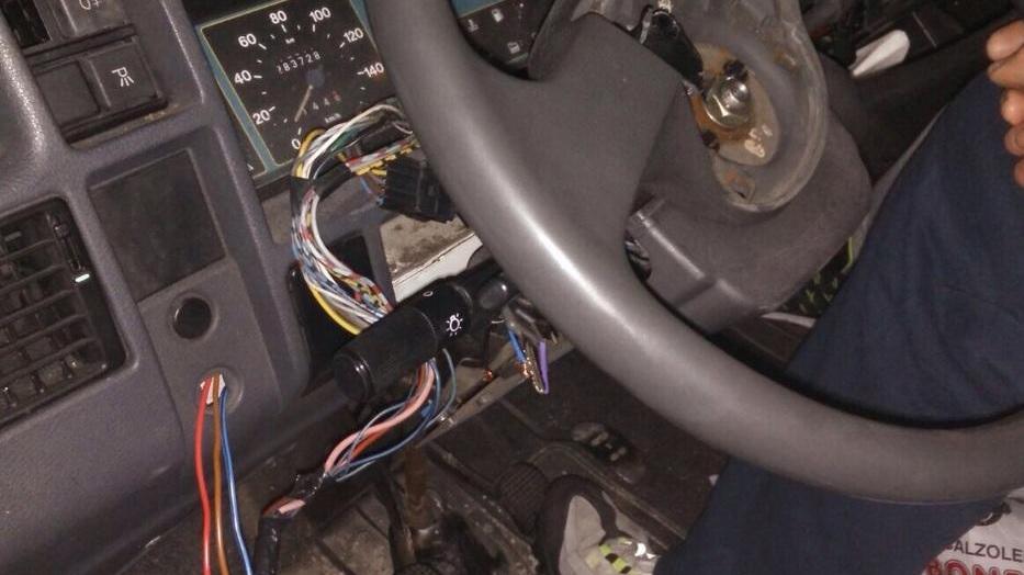 Vanno alla partita, i ladri rubano il bus ma restano a secco