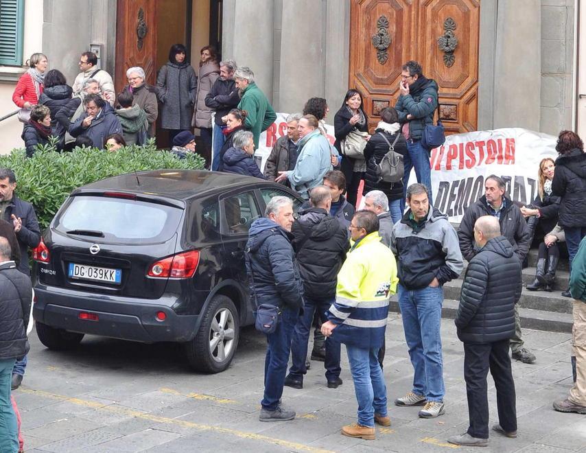 Lavoratori della Provincia in piazza 