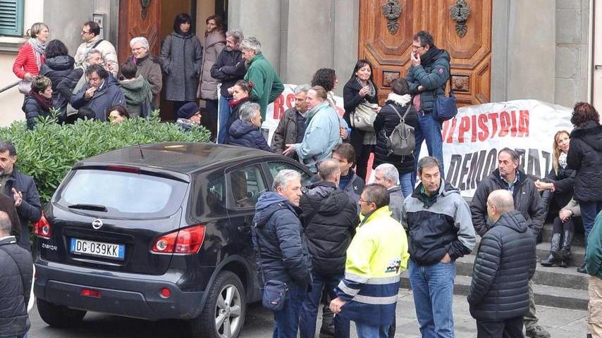 Lavoratori della Provincia in piazza