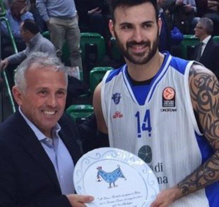 l’ussi premia sardara e brian
