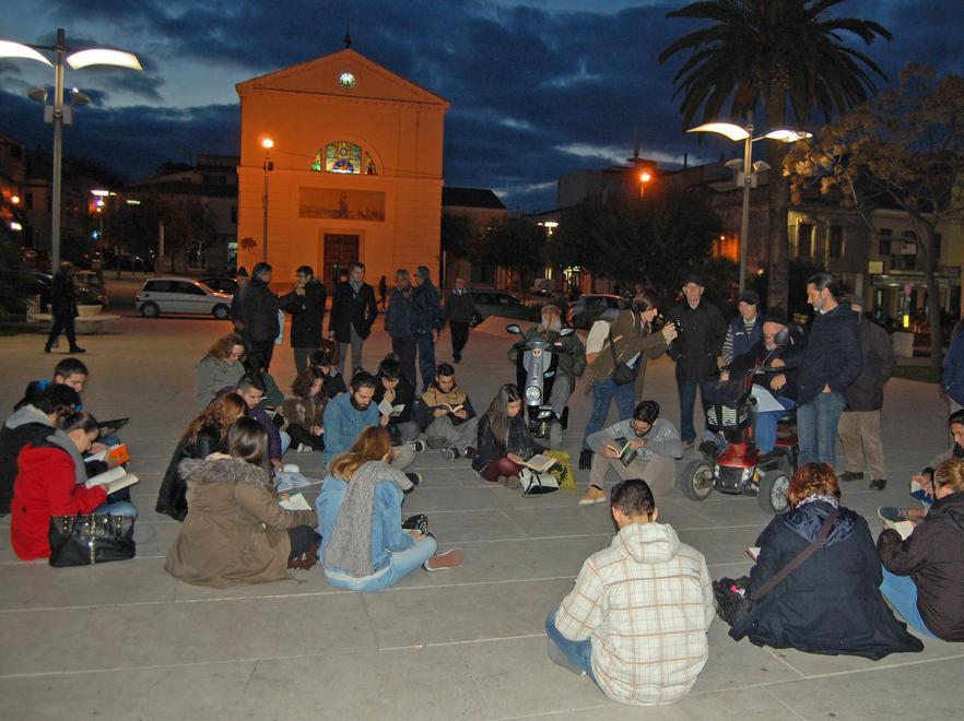 Flashmob per gli orari in biblioteca 