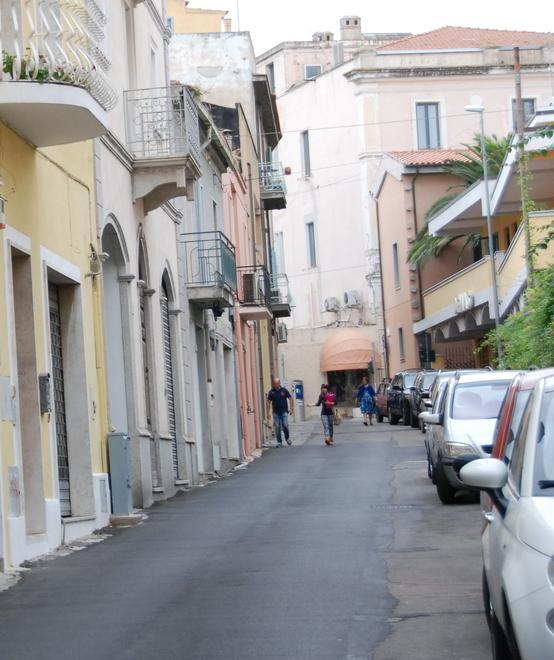 Natale in via De Filippi: isola pedonale e mercatini nel week end