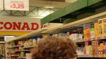 Attenzione ai borseggi: una campagna nei supermercati