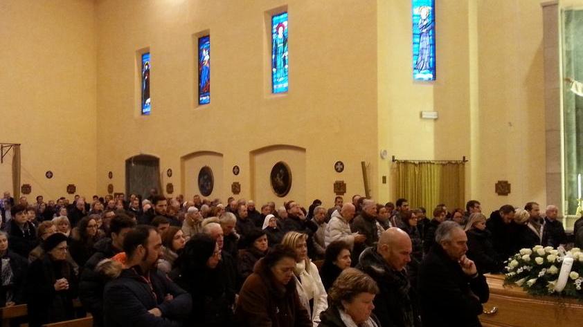 Amici in lacrime e tanta commozione per Alessandra