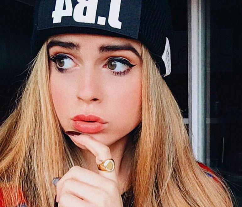 Ginevra, la star dei social incontra i fan a Carrara 